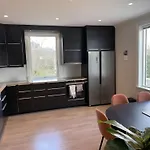Peaceful Apartment With Balcony - Near Tram & Trails