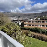 Peaceful Apartment With Balcony - Near Tram & Trails
